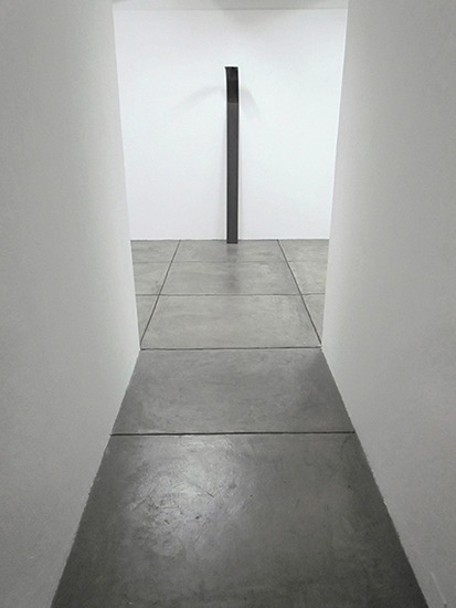 Marco, madera y grafito 190cm x 15cm x 3cm 2012.