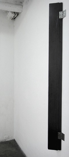 Ventana (detalle), madera y grafito 150cm x 15cm x 3cm 2012.