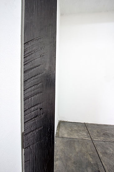 Ventana (detalle), madera y grafito 150cm x 15cm x 3cm 2012.