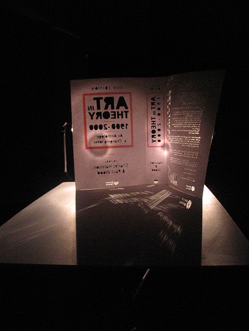 Art IN Theory, Instalación, papel y linternas. 4m x 4m, 2006.