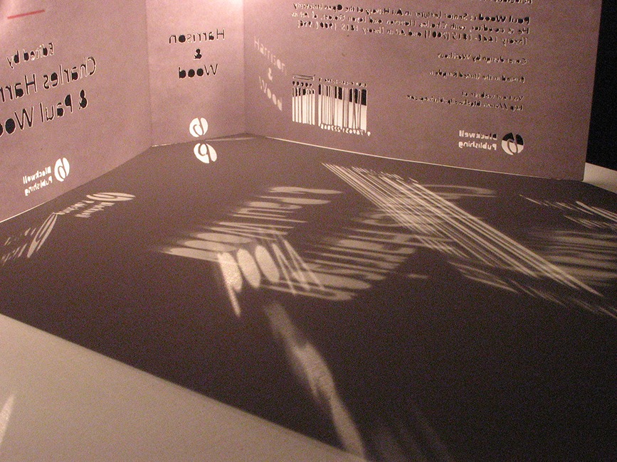 Art IN Theory, Instalación, papel y linternas. 4m x 4m, 2006.