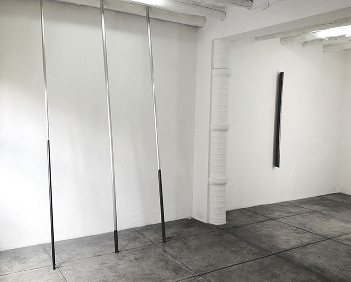 Vara, aluminio y grafito, 300cm ø 3.75cm, 300cm ø 3.75cm 300cm ø 2.5cm. 2012