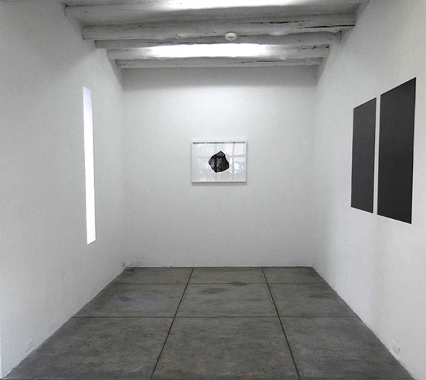 Panel, grafito y papel 100cm x 70cm c/u 2012. y Piedra, grafito y papel 70cm x 50cm 2012.