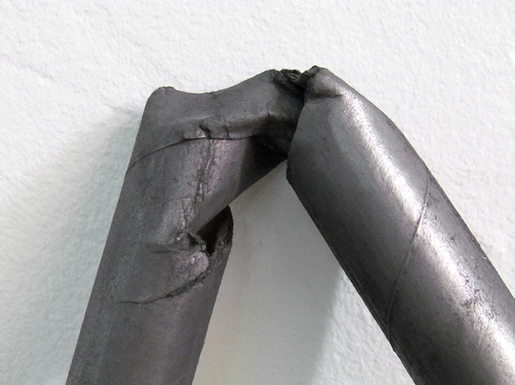Tubo (detalle), cartón y grafito, 80cm x 60cm 2012.