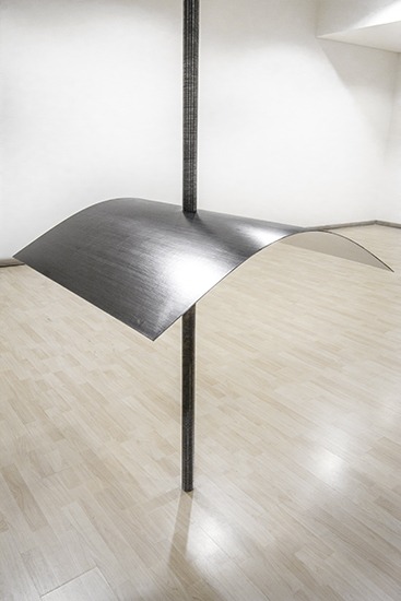 Asta, grafito sobre papel y varilla roscada. 100cm x 100cm (Varilla 3.50m O 5cm), 2013