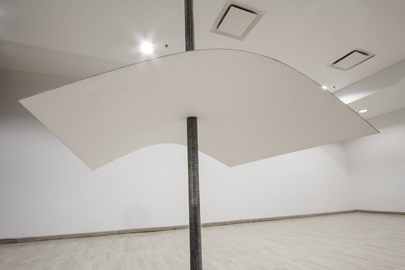 Asta, grafito sobre papel y varilla roscada. 100cm x 100cm (Varilla 3.50m O 5cm), 2013