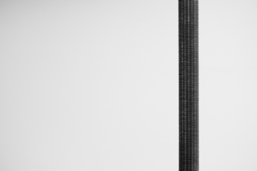 Asta, grafito sobre papel y varilla roscada. 100cm x 100cm (Varilla 3.50m O 5cm), 2013