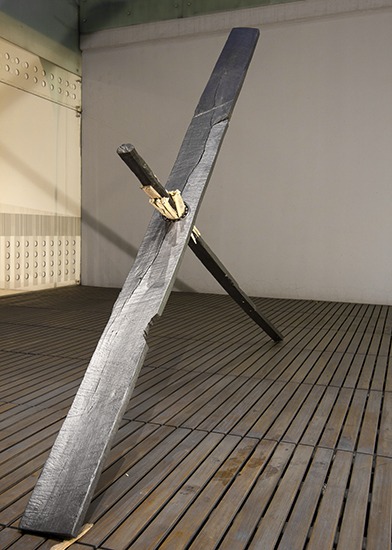 Dirección única. Madera, grafito y balinera, 3m x 2.50. 2013