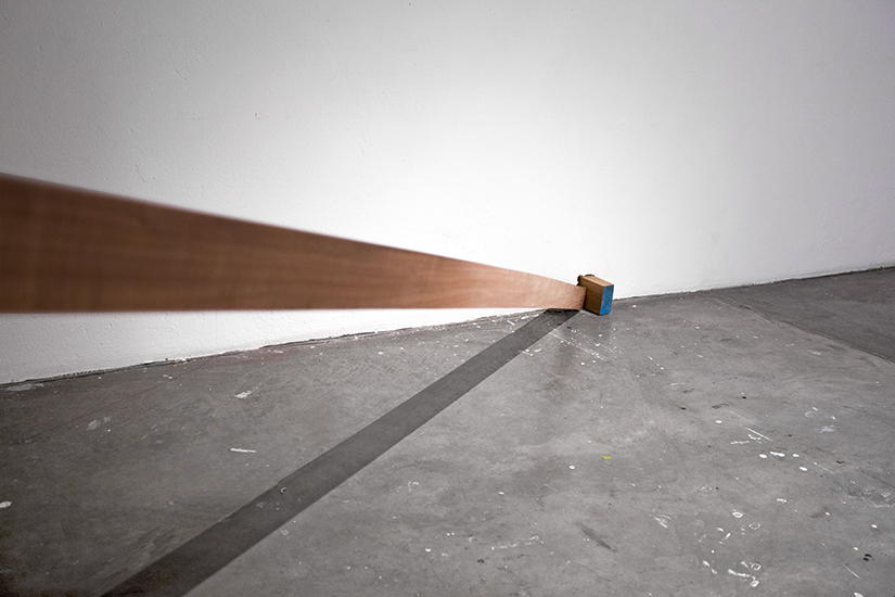 Llanta de carga  35 65–33, grafito y madera. 220cm Ø x 90cm, sección transversal 500cm x 10cm x 5cm, 2013