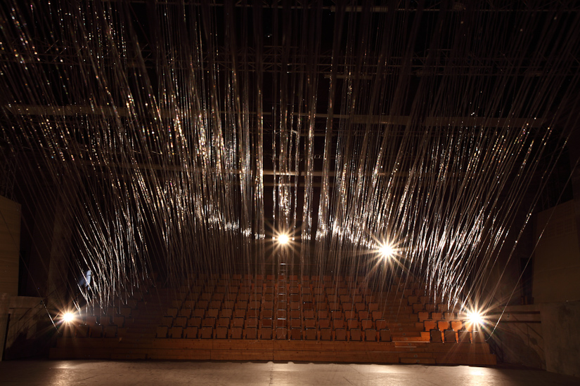 Traino (remolque), alambre de acero y madera (550cmx20cmx20cm), 50mx50m, 2014.