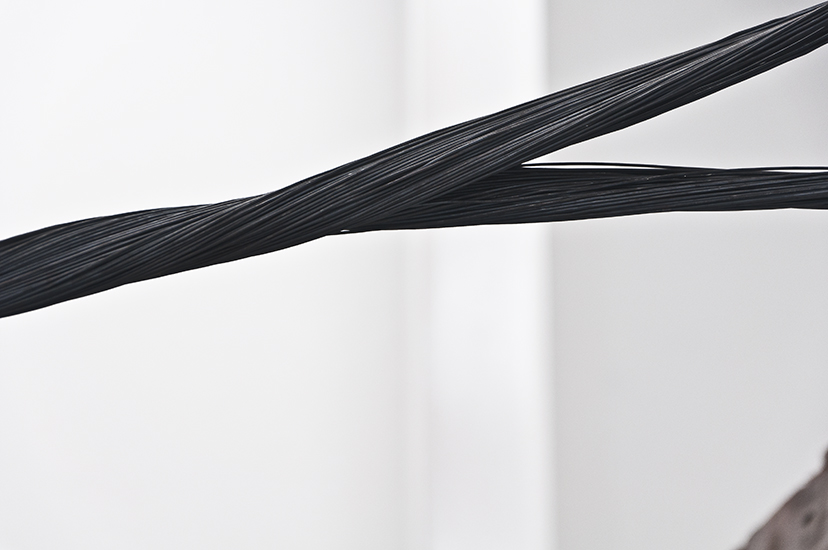 Santiago Reyes Villaveces, Trenza, madera y alambre de acero, 545 x 300 x 450cm, 2015