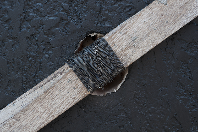 Santiago Reyes Villaveces, Trenza, madera y alambre de acero, 545 x 300 x 450cm, 2015