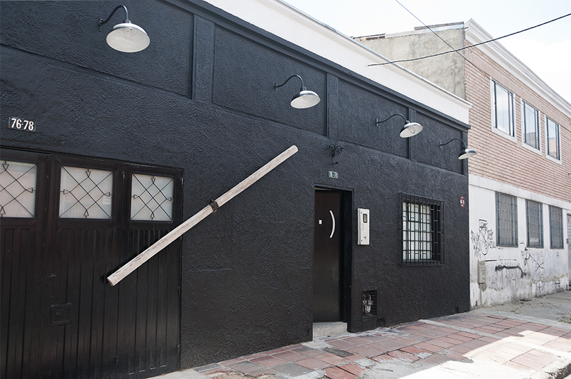 Fachada Instituto de Visión y Santiago Reyes Villaveces, Trenza, madera y alambre de acero, 545 x 300 x 450cm, 2015