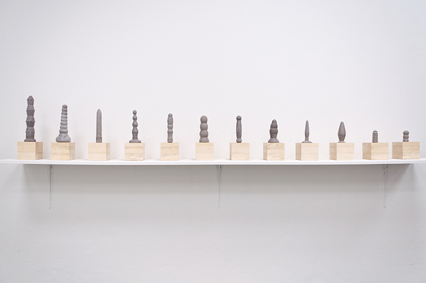 Marlon de Azambuja, Monumental, Concreto y madera, 2015