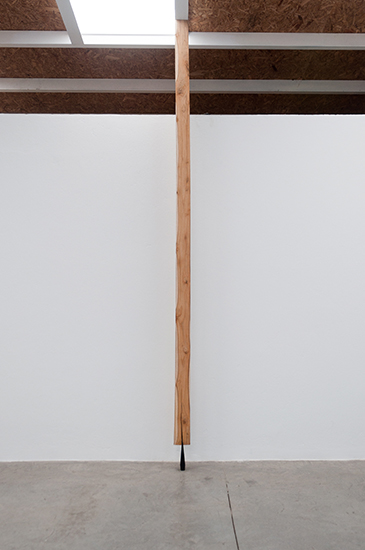 Santiago Reyes Villaveces Columna, cuña metálica 5cm x 20cm, viga de madera medidas variables 2014