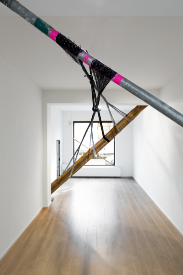 Diagonal, 2016, wood, steel wire, metal bar, scaffolding, 550 x 300 x 100 cm Photo: Renato Ghiazza