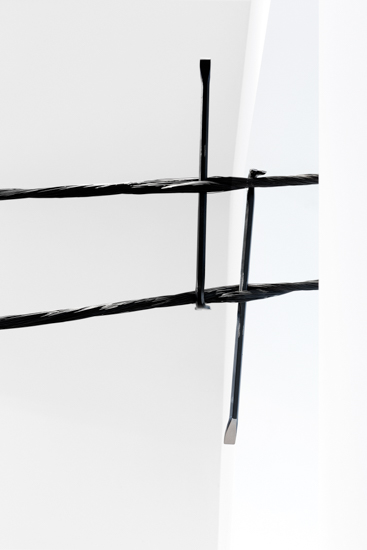 Diagonal, 2016, wood, steel wire, metal bar, scaffolding, 550 x 300 x 100 cm Photo: Renato Ghiazza