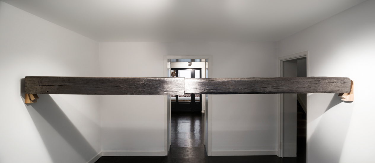 Horizontal, 2016, graphite, wood, 385 x 20 x 20 cm Photo: Renato Ghiazza