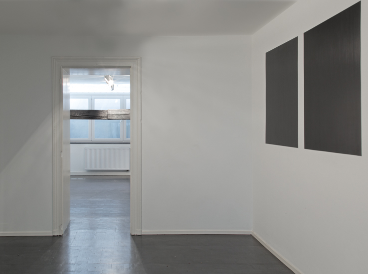 Horizontal, 2016, graphite, wood, 385 x 20 x 20 cm