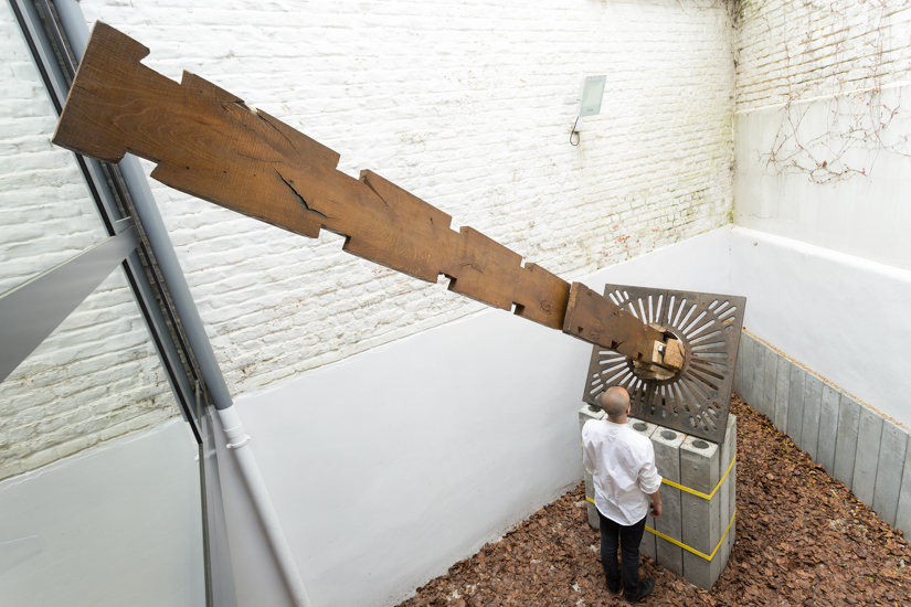 Indented, 2016, wood, concrete, metal, 500 x 300 x 100 cm Photo: Renato Ghiazza