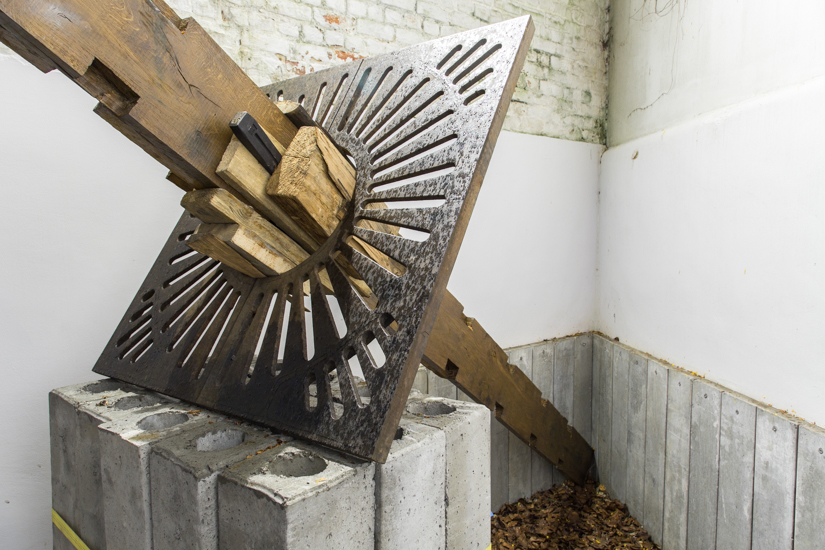 Indented, 2016, wood, concrete, metal, 500 x 300 x 100 cm