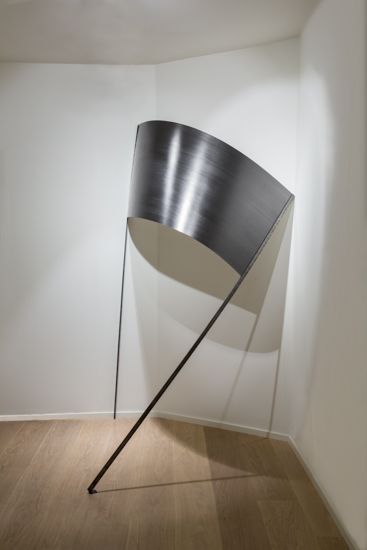 Pancarta, 2016, graphite, paper, metal hinges, 160 x 220 x 70 cm