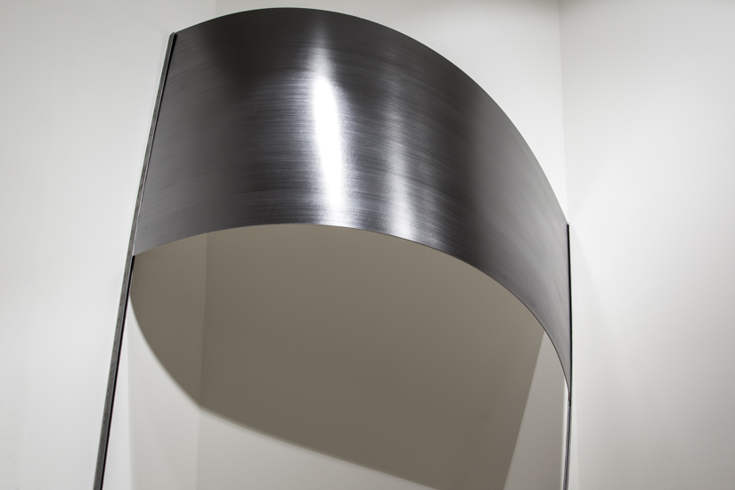 Pancarta, 2016, graphite, paper, metal hinges, 160 x 220 x 70 cm