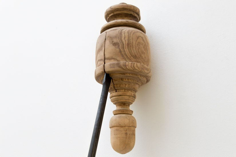 Andaluz, 2016, wood found object, steel bar, 250 x 30 x 85 cm.