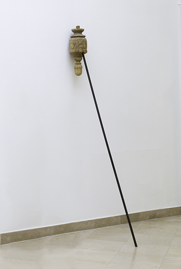 Andaluz, 2016, wood found object, steel bar, 250 x 30 x 85 cm.