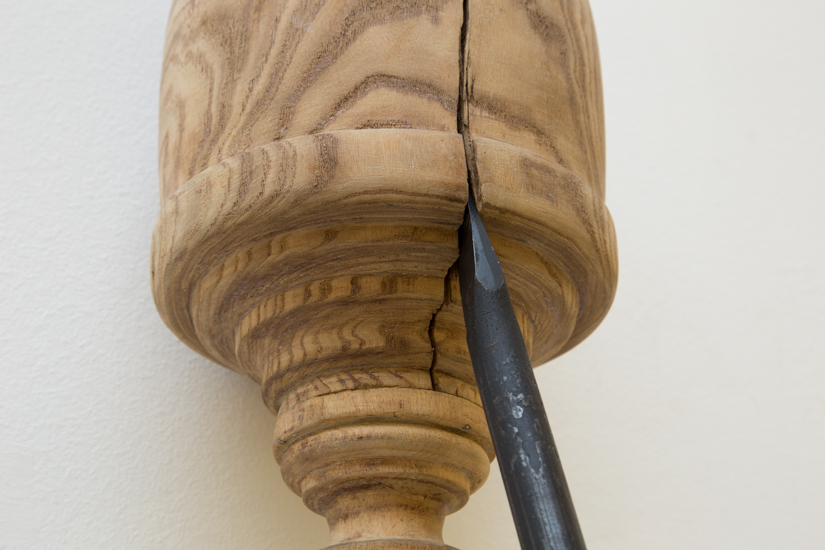 Andaluz, 2016, wood found object, steel bar, 250 x 30 x 85 cm.