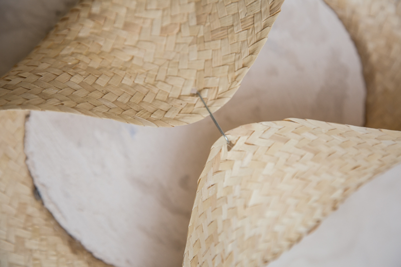 PABLO JANSANA  © 2016, LLEVe LAS SILLAS DEL JARDIN A QUE LES CAMBIARAN LAS ESTERILLAS POR UNAS DE FITNESS