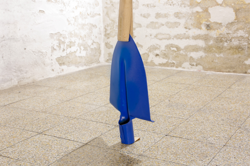 Shovel 2016, Metallic shovel and wood, 130cm x 20cm
