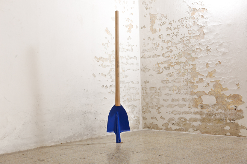 Shovel 2016, Metallic shovel and wood, 130cm x 20cm