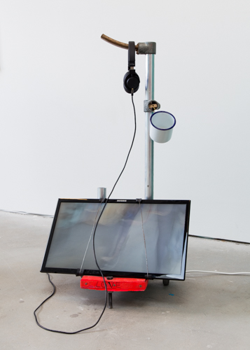 Tout / From Series Brujitas 2017  Video sculpture: scafolding parts, ball bearings and video (00:01:28) 100cm x 50cm x 35 cm