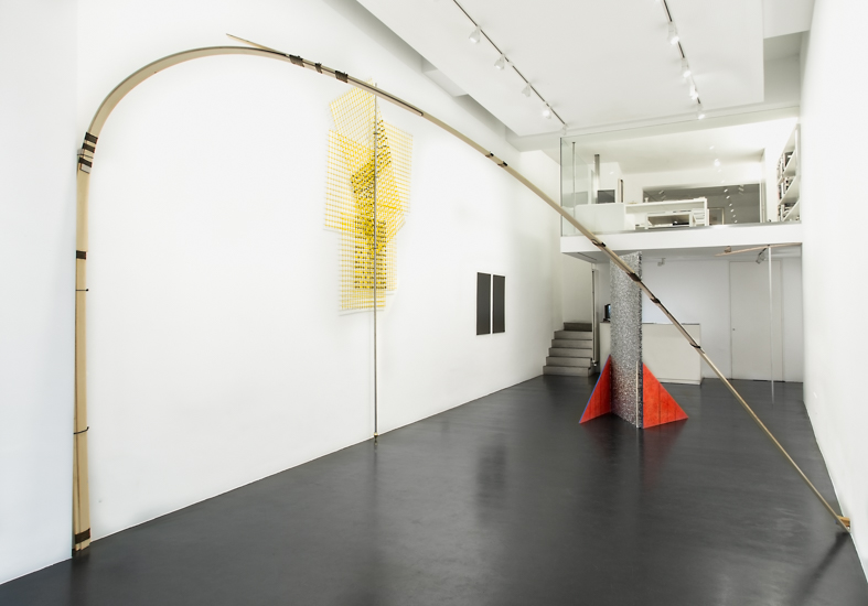 Arc, 2017 Wood and metal wire 310 x 485 x 18 cm