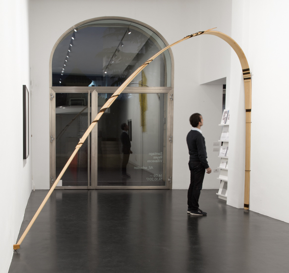 Arc, 2017 Wood and metal wire 310 x 485 x 18 cm