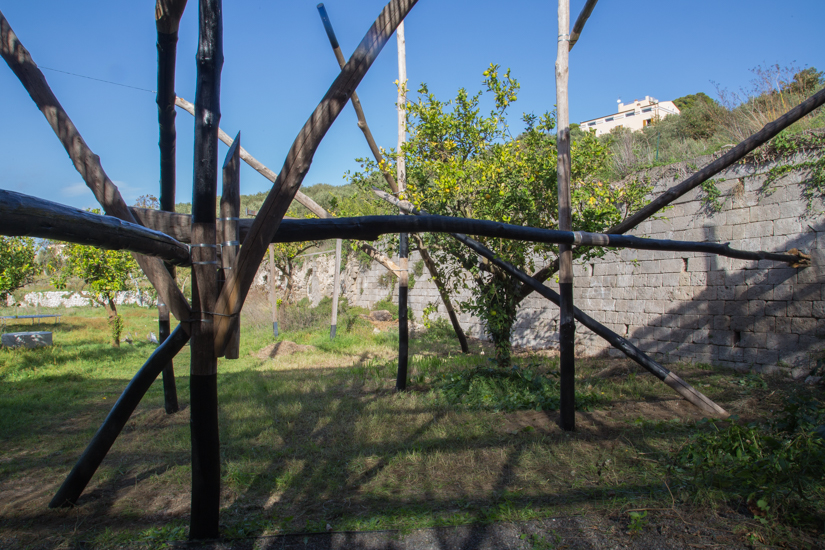 Wood (castagno selvático) metal wire and paint. 700cm x 500 cm x 500cm. Site specific Installation at Relais Regina Giovanna, Sorrento, Italy.