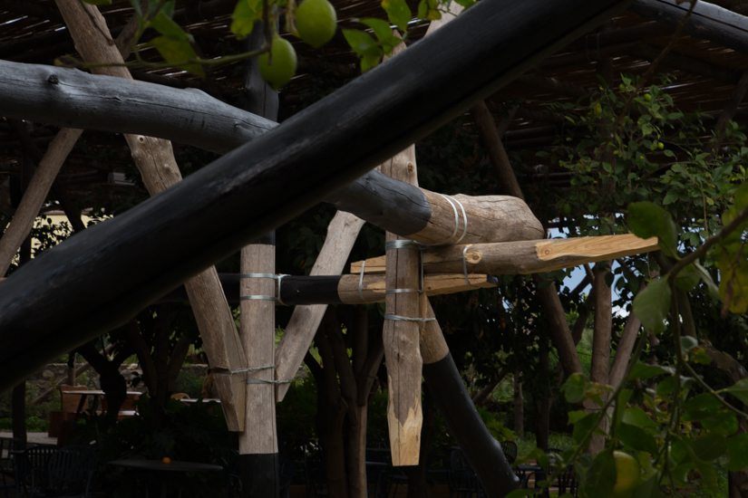 Wood (castagno selvático) metal wire and paint. 700cm x 500 cm x 500cm. Site specific Installation at Relais Regina Giovanna, Sorrento, Italy.