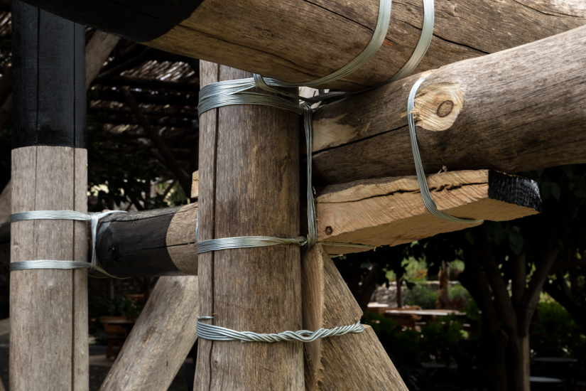 Wood (castagno selvático) metal wire and paint. 700cm x 500 cm x 500cm. Site specific Installation at Relais Regina Giovanna, Sorrento, Italy.