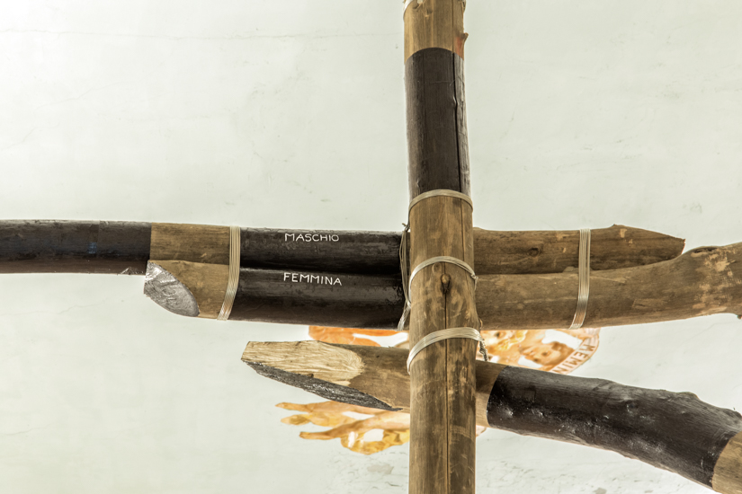 Tarima, 2017 Wood (Castagno Selvatico), Metal wire, paint. 600cm x 500cm x 300cm.