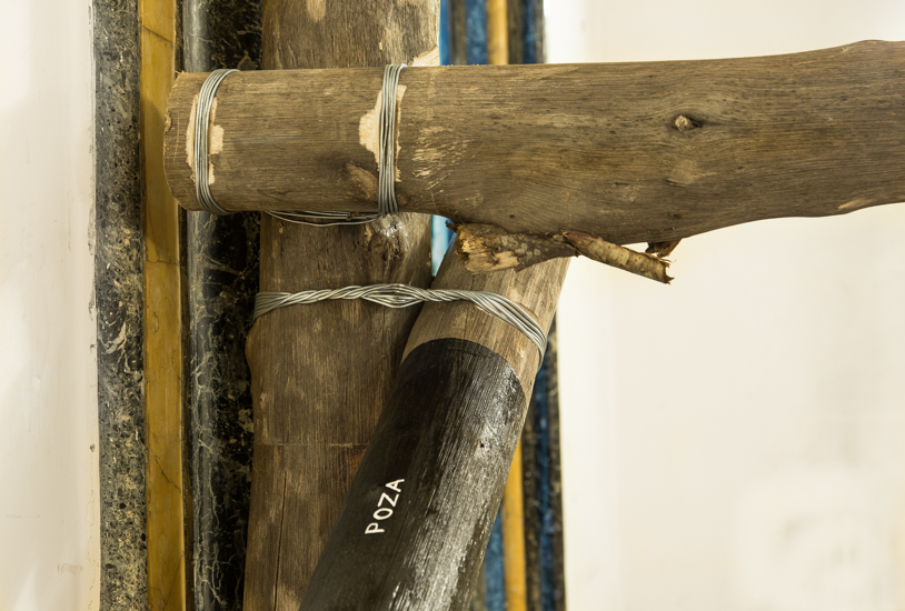 Tarima, 2017 Wood (Castagno Selvatico), Metal wire, paint. 600cm x 500cm x 300cm.