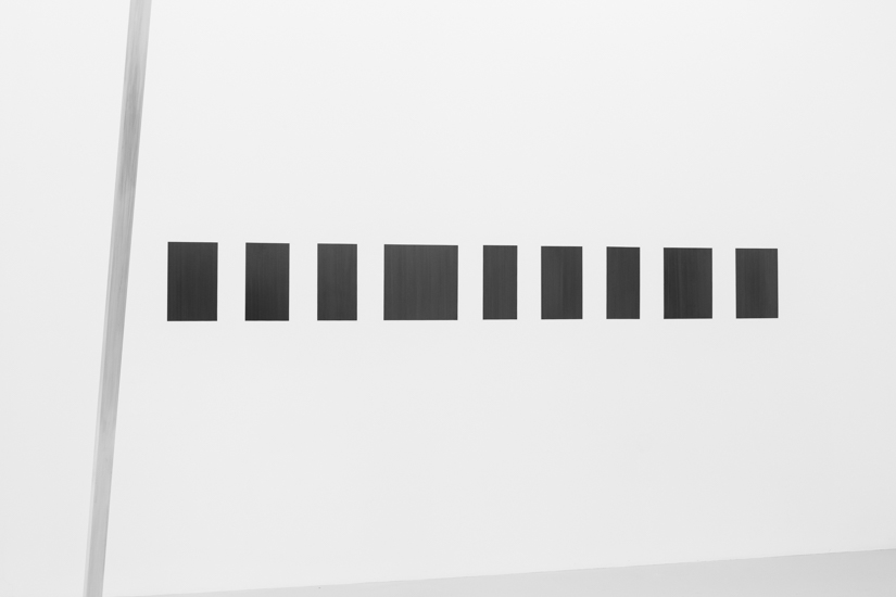 Aspect	2017	Grafito sobre papel y lámina de aluminion	2/3+PA	Medidas variables