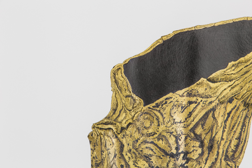 Caracola	 2018	Grafito, hoja de oro sobre papel 		55 cm x 55 cm