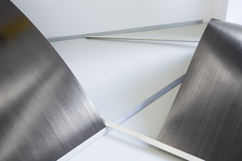 Pancarta	2018	Grafito sobre papel y aluminio		Medidas variables