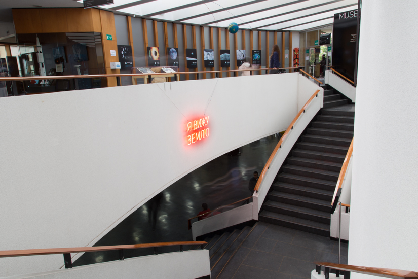 Earthrise photography made by Apollo 8 Mission,1968 Bogota Planetarium, neon, steel and marble. Variable measurements.