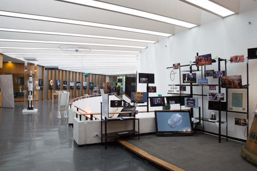 Goodwill Moon Rock Apollo 11 Colombia, Planetarium collection objects, digital print and video.